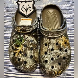 Crocs Size Men’s 9, Women’s Size 11